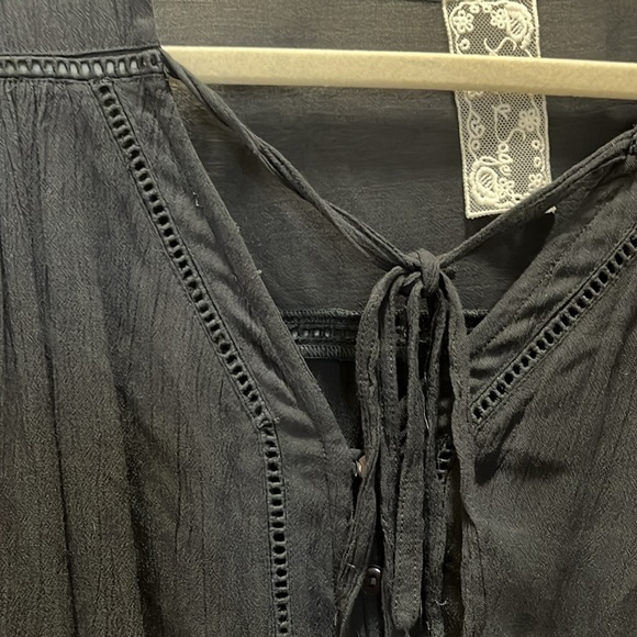 Sadie & Sage Grey Blouse - Picture 2 of 4